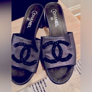 Chanel woman’s sandals, Mint condition with box